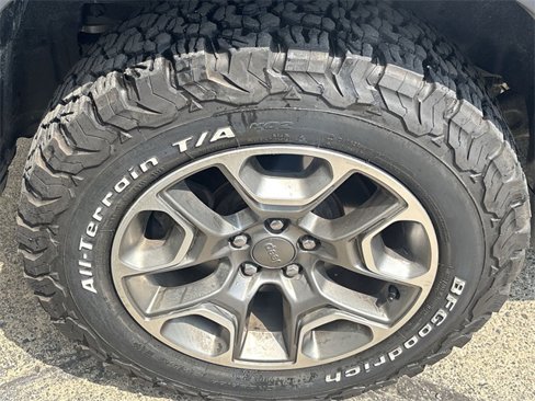 Used 2020 Jeep Cherokee Trailhawk w/ Cold Weather Group image 23