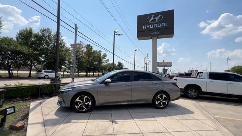 Used 2023 Hyundai Elantra SEL w/ Convenience Package image 4