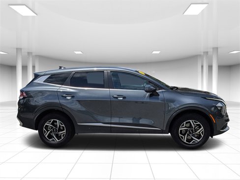 Used 2023 Kia Sportage LX image 2