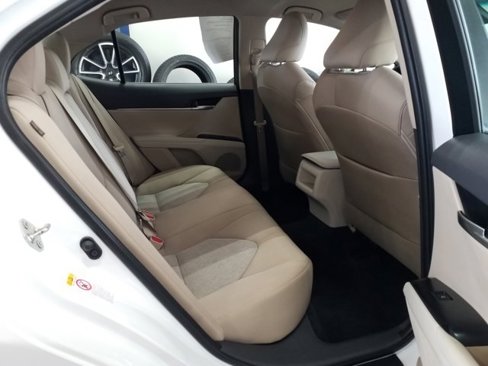 Used 2018 Toyota Camry LE image 17