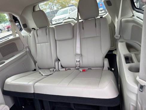 Used 2011 Chrysler Town & Country Touring-L image 26
