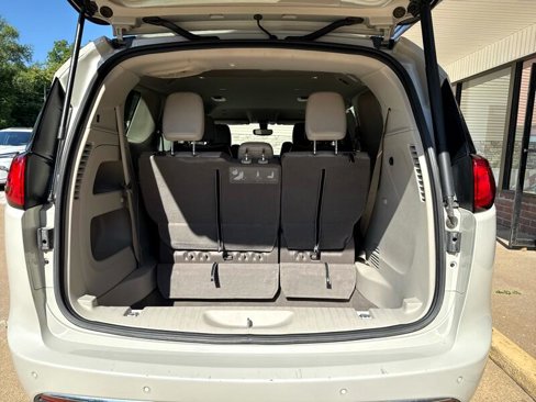 Used 2019 Chrysler Pacifica Touring-L Plus image 27