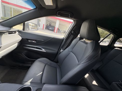 Used 2023 Toyota Venza XLE image 21