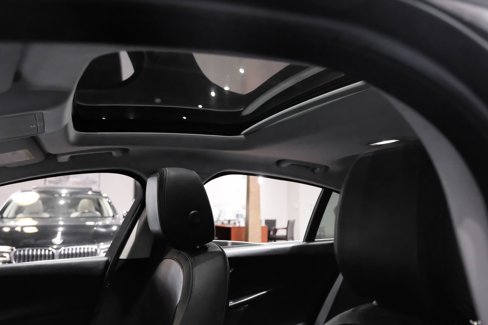 Used 2017 Jaguar XE Prestige image 5