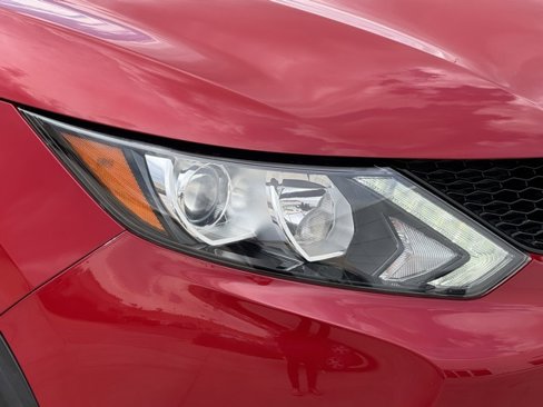 Used 2018 Nissan Rogue Sport SV image 11