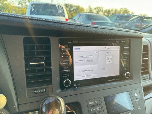 Used 2019 Toyota Sienna XLE image 19