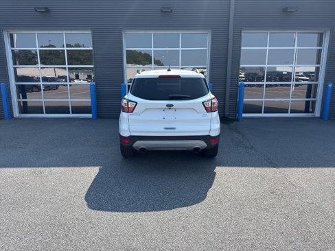 Certified 2018 Ford Escape SE image 3