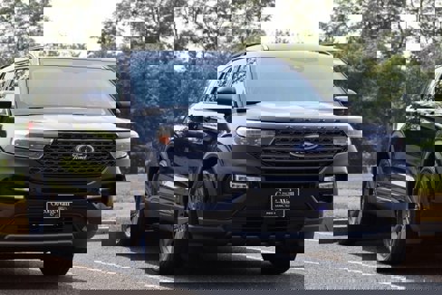 Certified 2022 Ford Explorer XLT w/ Equipment Group 202A image 3