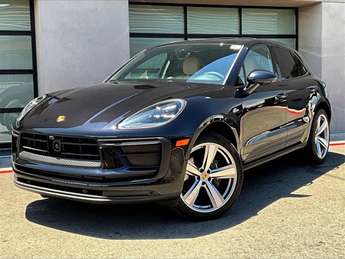 Certified 2025 Porsche Macan image 1