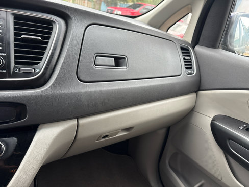 Used 2018 Kia Sedona LX w/ LX Essentials Premium Package image 33