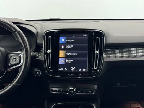Used 2019 Volvo XC40 T5 R-Design image 4