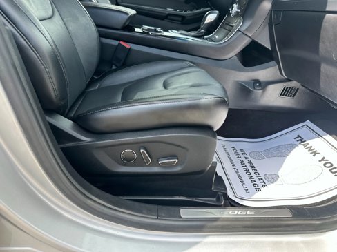 Used 2017 Ford Edge Titanium w/ Technology Package image 32