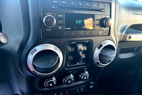 Used 2014 Jeep Wrangler Unlimited Sahara w/ Connectivity Group image 15