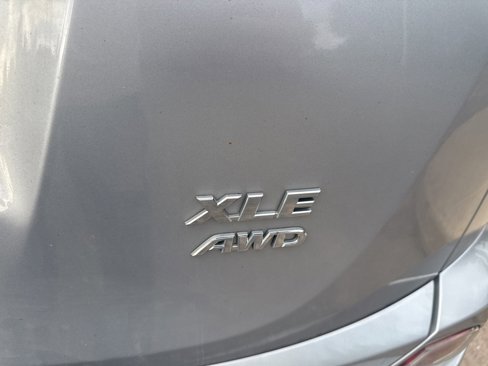 Used 2018 Toyota RAV4 XLE image 12