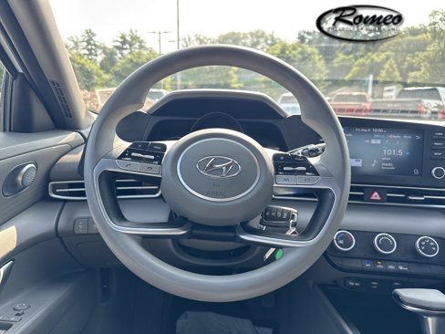 Used 2021 Hyundai Elantra SE image 14