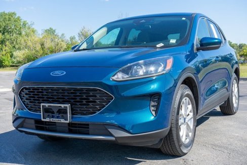 Used 2020 Ford Escape SE image 2