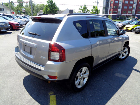 Used 2016 Jeep Compass Latitude image 2