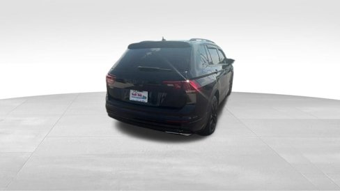 Used 2021 Volkswagen Tiguan SE R-Line image 8