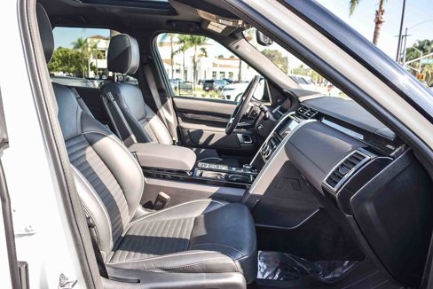 Used 2019 Land Rover Discovery HSE image 18