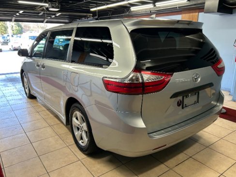 Used 2019 Toyota Sienna L image 3