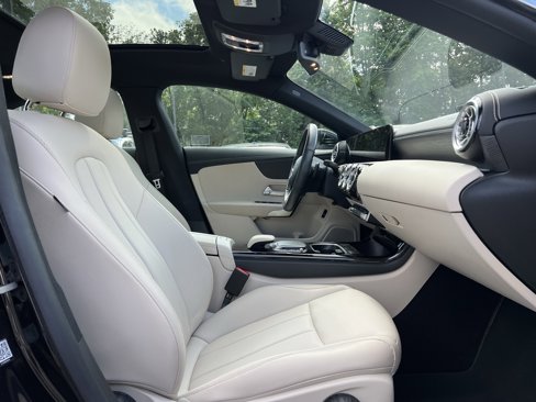 Used 2022 Mercedes-Benz CLA 250 4MATIC image 16