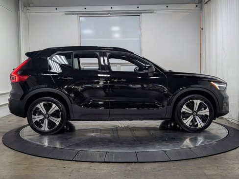 Used 2023 Volvo XC40 Recharge Core image 9