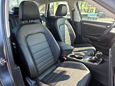 Used 2024 Volkswagen Jetta SE image 9
