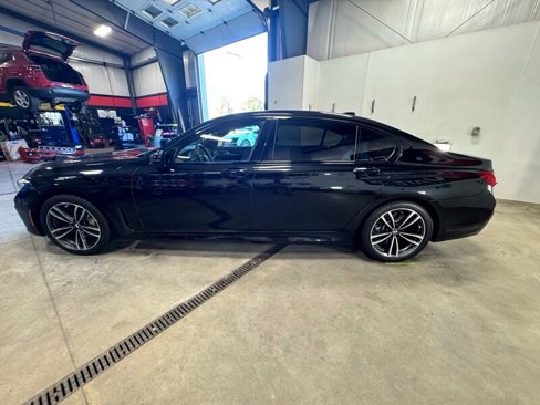 Used 2020 BMW 750i xDrive w/ M Sport Package image 6