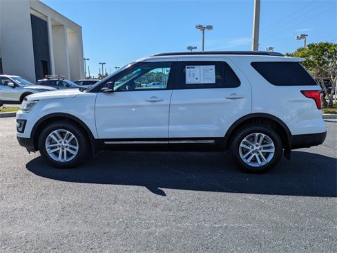 Used 2016 Ford Explorer XLT image 8