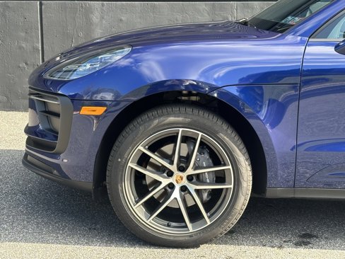 Certified 2025 Porsche Macan image 14