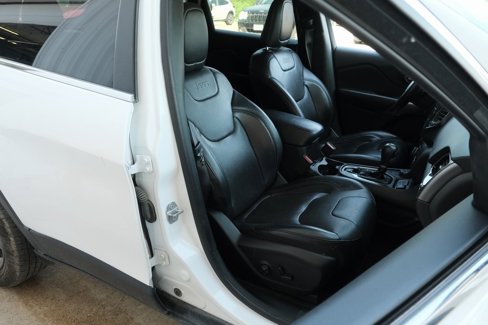 Used 2019 Jeep Cherokee Limited image 16
