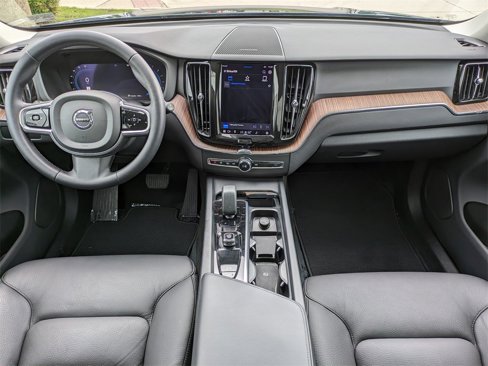 Certified 2023 Volvo XC60 B5 Plus w/ Climate Package image 15