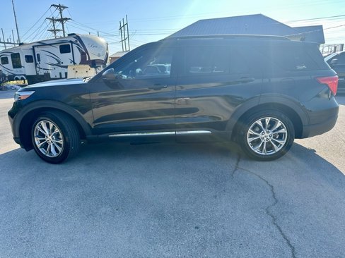 Used 2020 Ford Explorer XLT w/ Equipment Group 202A image 2