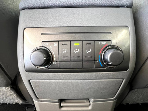 Used 2013 Toyota Highlander SE image 29