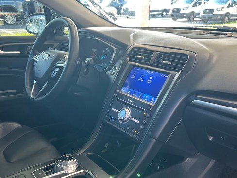 Used 2019 Ford Fusion Titanium image 27