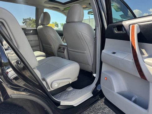 Used 2013 Toyota Highlander Limited image 35