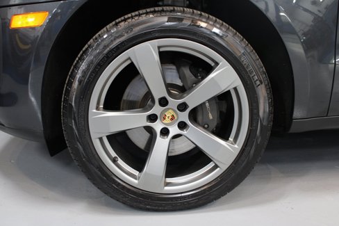 Certified 2024 Porsche Macan image 11
