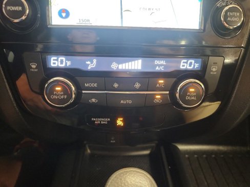 Used 2016 Nissan Rogue SV image 16