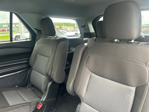 Used 2022 Ford Explorer XLT image 39