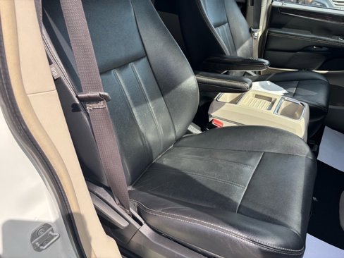 Used 2016 Chrysler Town & Country Touring image 20
