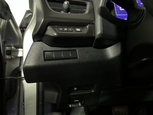 Used 2021 Lexus UX 200 image 19