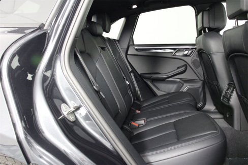 Certified 2025 Porsche Macan image 32