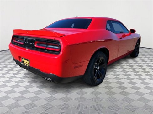 Used 2020 Dodge Challenger SXT image 7