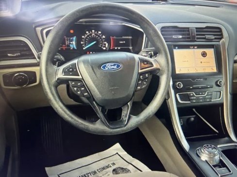 Used 2019 Ford Fusion SE image 9