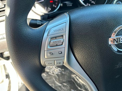 Used 2016 Nissan Rogue SV w/ SV Family Package image 15