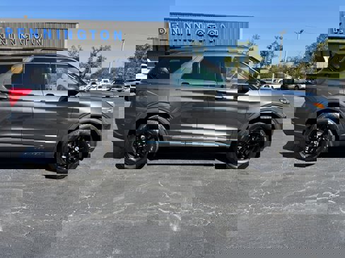 Used 2020 Ford Explorer XLT w/ Equipment Group 202A image 8