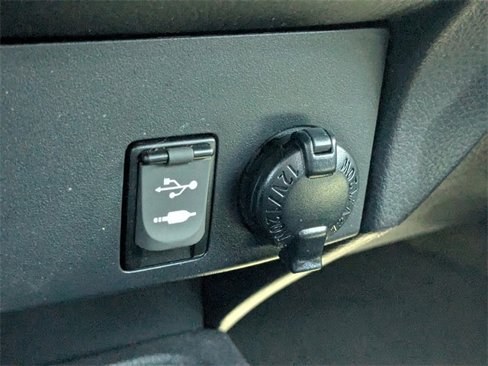 Used 2016 Toyota RAV4 LE image 20
