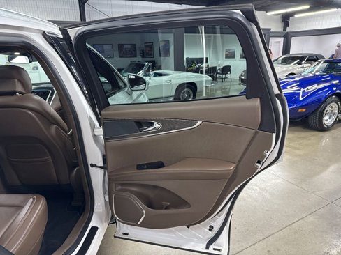 Used 2017 Lincoln MKX Reserve w/ Driver Assistance Package image 40