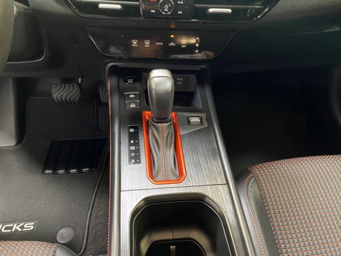 Used 2025 Nissan Kicks SR image 43