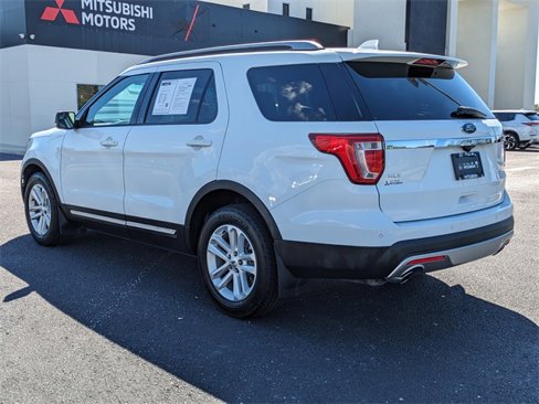 Used 2016 Ford Explorer XLT image 7